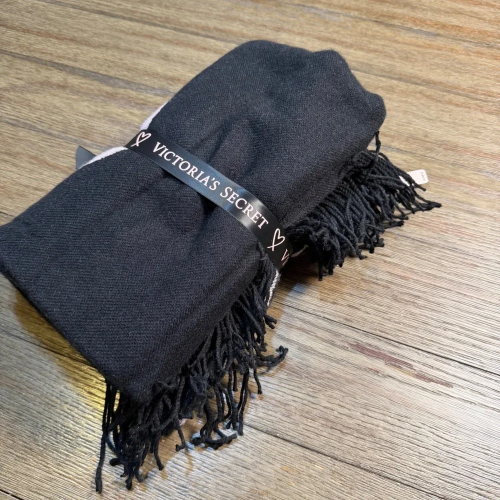 Victoria's Secret Black Pink Logo Knit Blanket Throw with Fringe New‎ $58